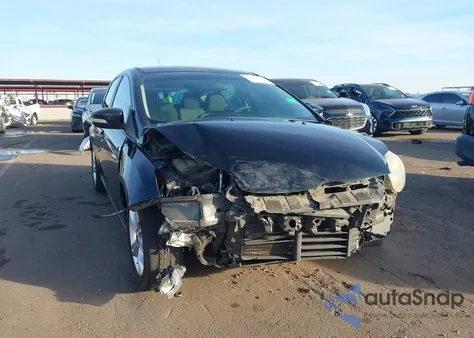 2014 Ford Focus Se z USA, uszkodzony, nr VIN 1FADP3K29EL341566